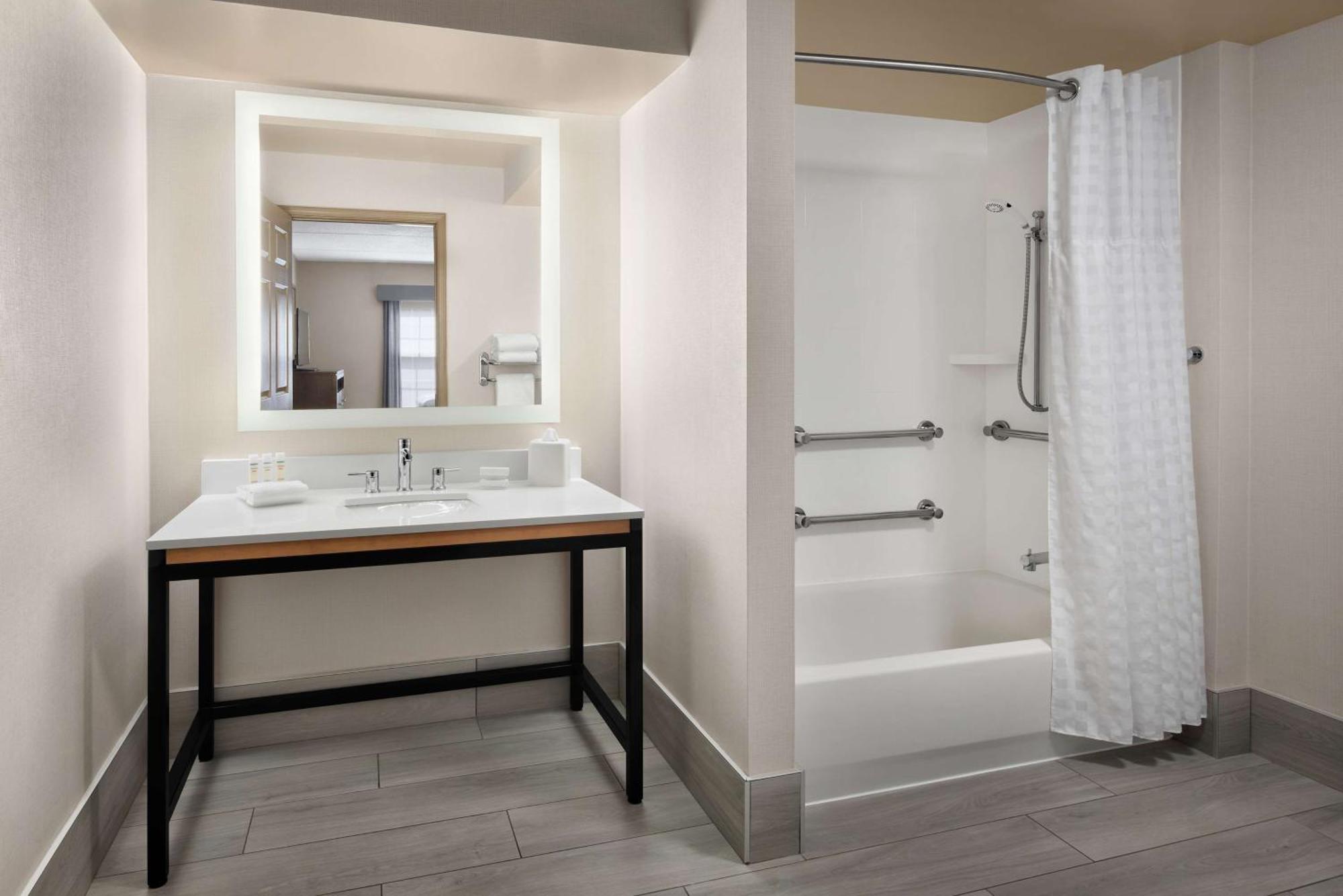 Suite with Two Double Beds - Mobility Access/Non-Smoking