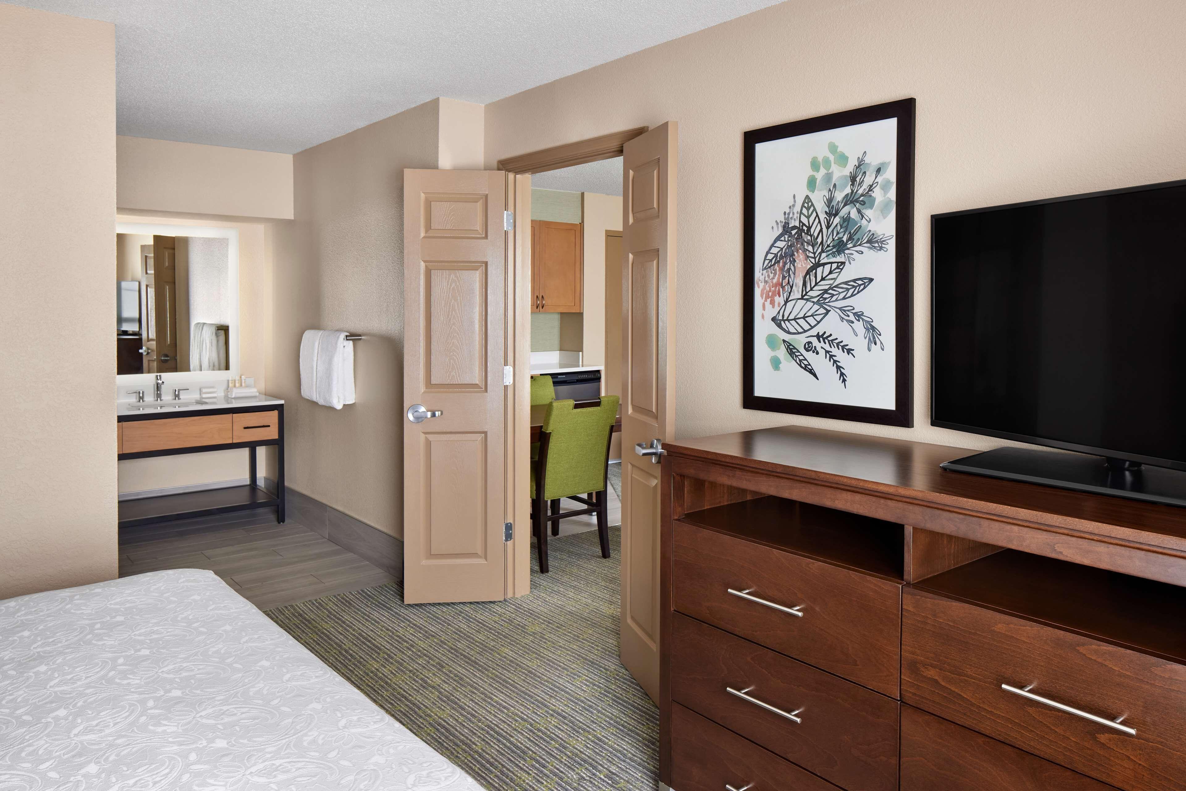One-Bedroom King Suite Non-Smoking,1708236582:JPEG